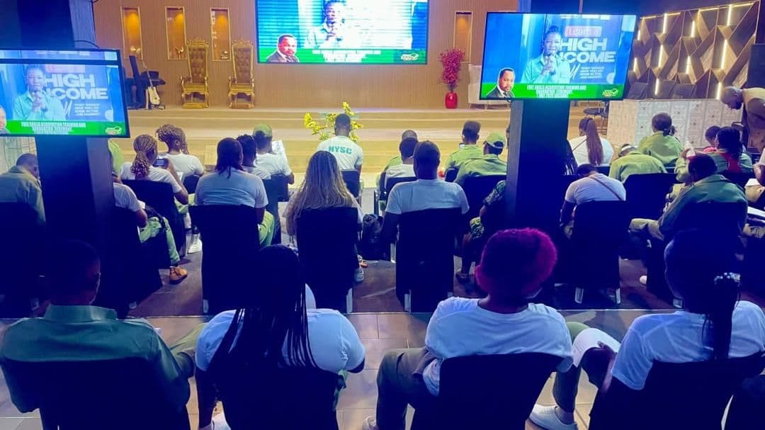 Learn a High Income Skill training session screens