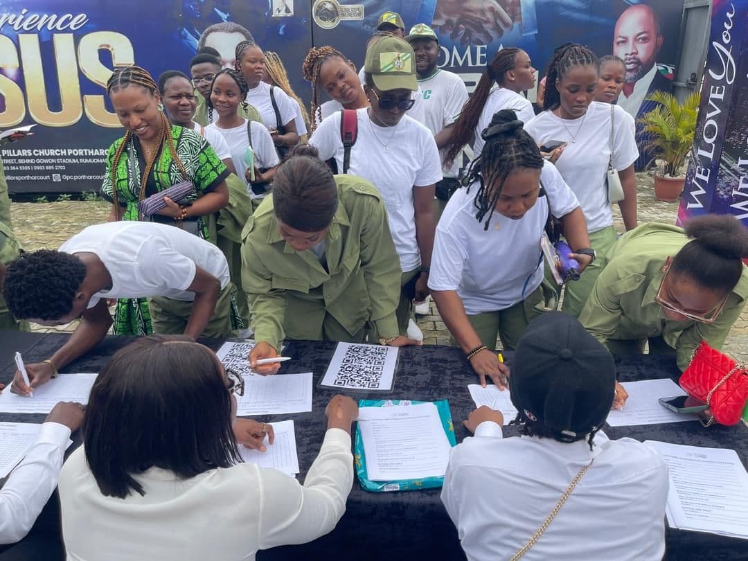 IMPACT 1000 cohort group photo with NYSC corps members